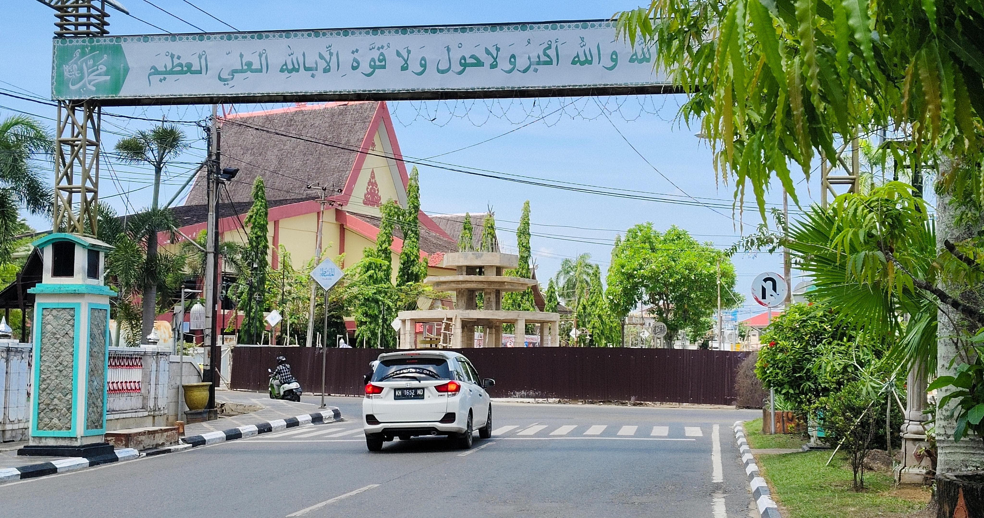 IKON: Proyek bundaran baru Kota Amuntai jika rampung akan menjadi Tugu Selawat terletak di Jalan A.Yani, Kelurahan Murung Sari. (Foto: M.Akbar/Radar Banjarmasin)