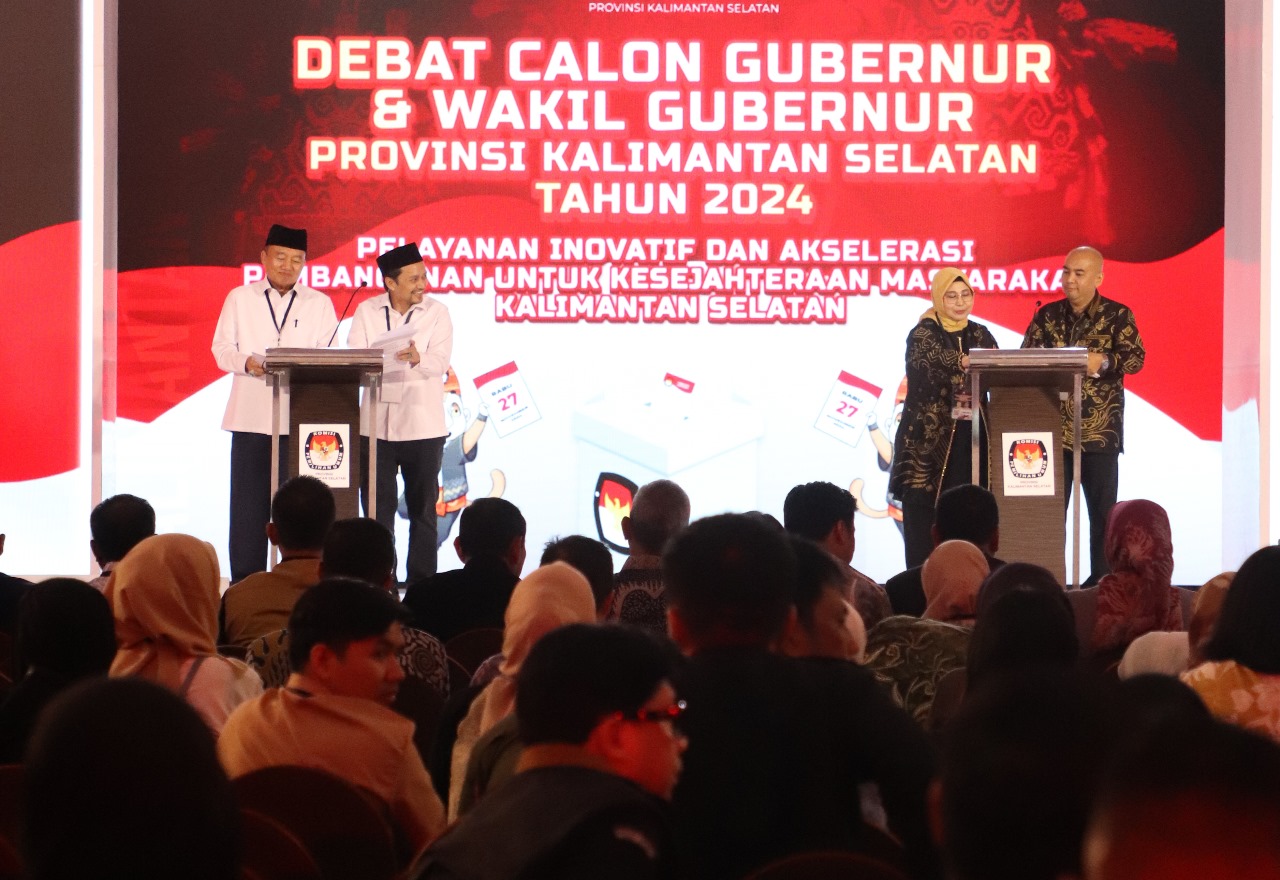 DEBAT: Saling adu argumen dan janji-janji disampaikan kedua pasangan calon Gubernur dan Wakil Gubernur Kalsel saat debat publik perdana di Rattan Inn Banjarmasin, Rabu (23/10/2024) malam.