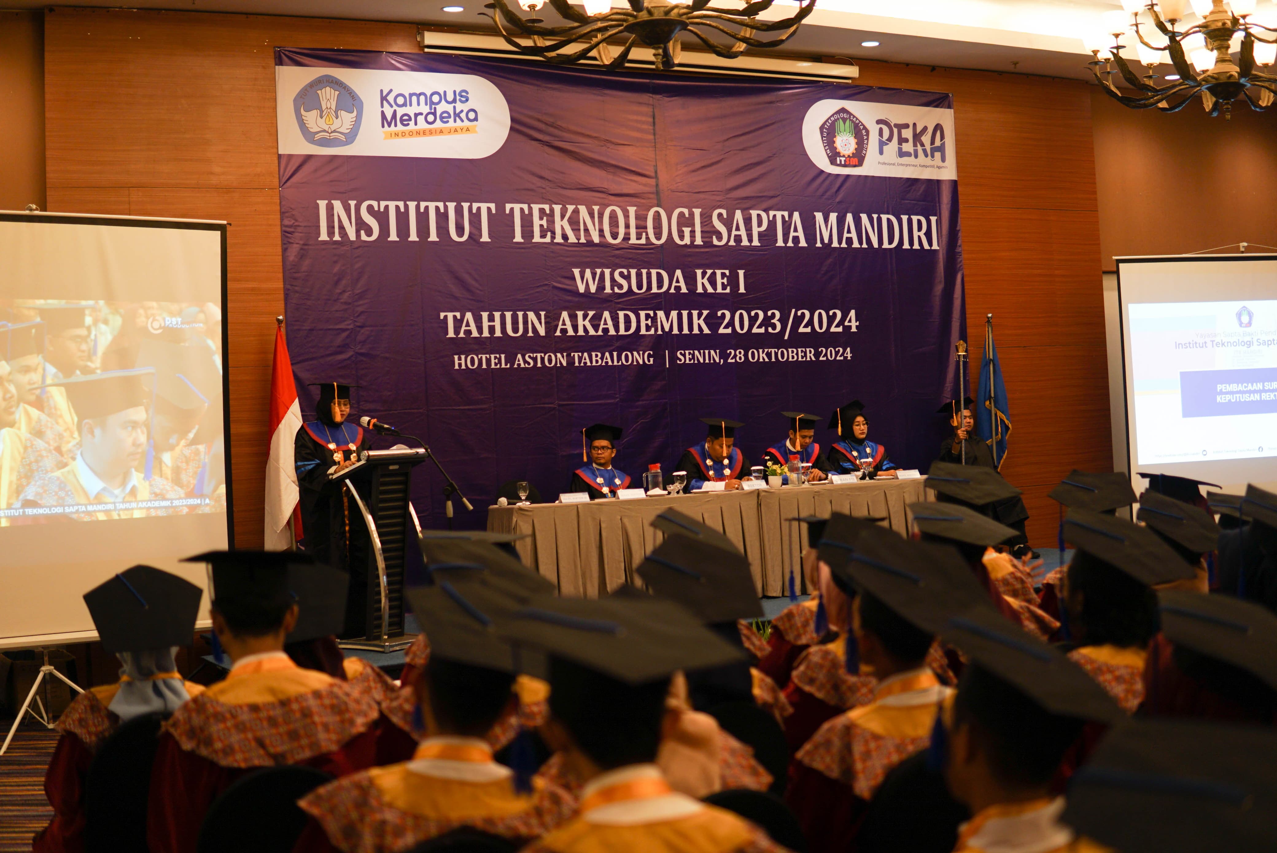 DIKUKUHKAN:Wisuda ke-I semester genap tahun akademik 2023/2024 ITS Mandiri Balangan di Tanjung, Senin (28/10/2024).