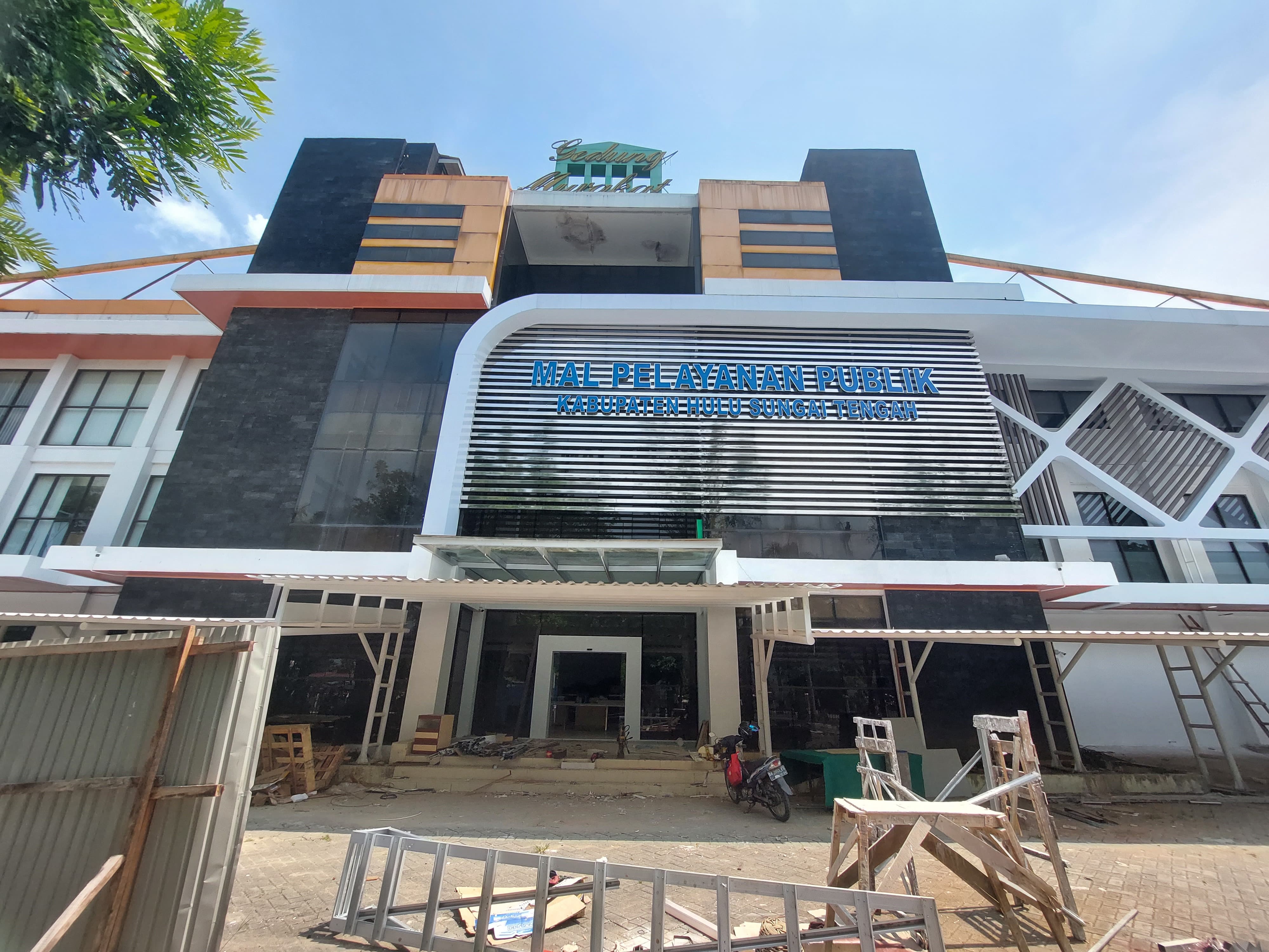 SEGERA BEROPERASI: Gedung MPP HST segera beroperasi. Progresnya sudah 85 persen. (Foto: Jamal/Radar Banjarmasin)