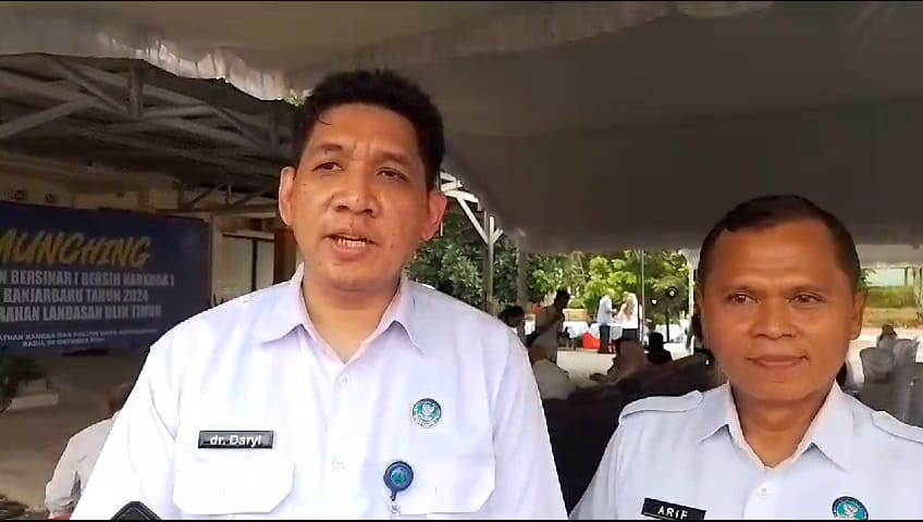 MENJELASKAN: Penanggung Jawab Klinik BNN Kota Banjarbaru dr. Daryl Al Fitri saat menjelaskan mengenai pasien yang direhabilitasi. (Sheilla Farazela/ Radar Banjarmasin)