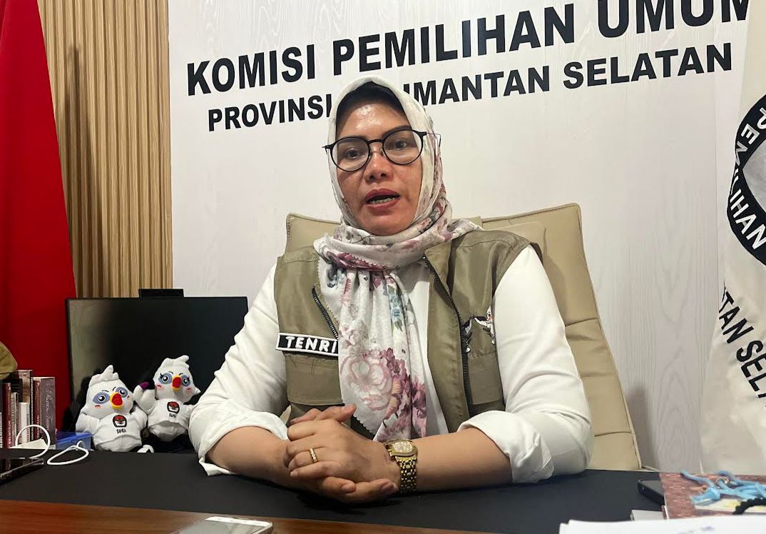 SAMPAIKAN: Ketua KPU Kalsel Andi Tenri Sompa bicara tentang perkembangan pilkada.(Foto: M Oscar Fraby/Radar Banjarmasin)
