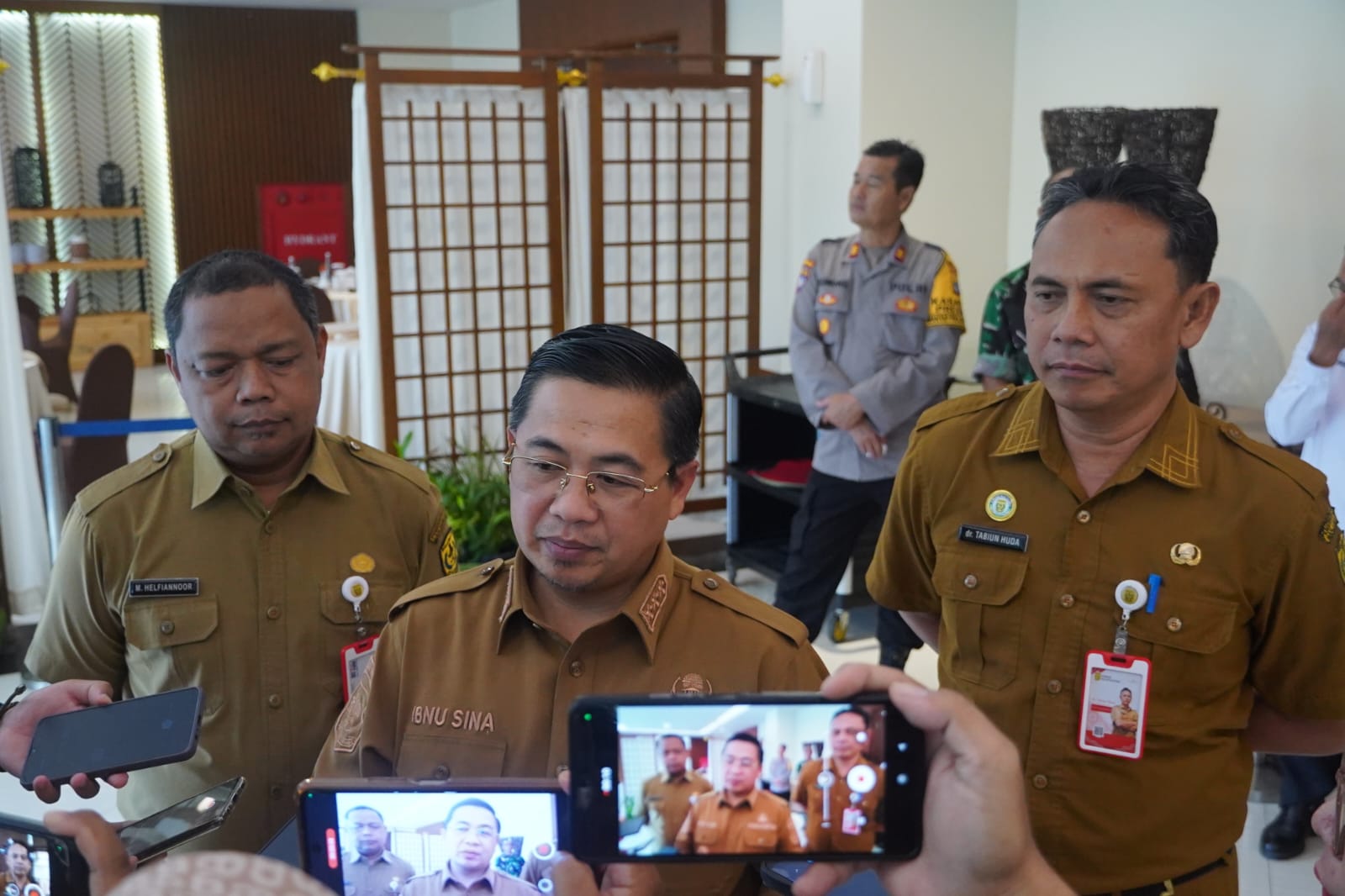 WAWANCARA: Wali Kota Banjarmasin, Ibnu Sina dan Kepala Dinas Kesehatan Banjarmasin, dr Tabiun Huda dalam rembuk stunting.