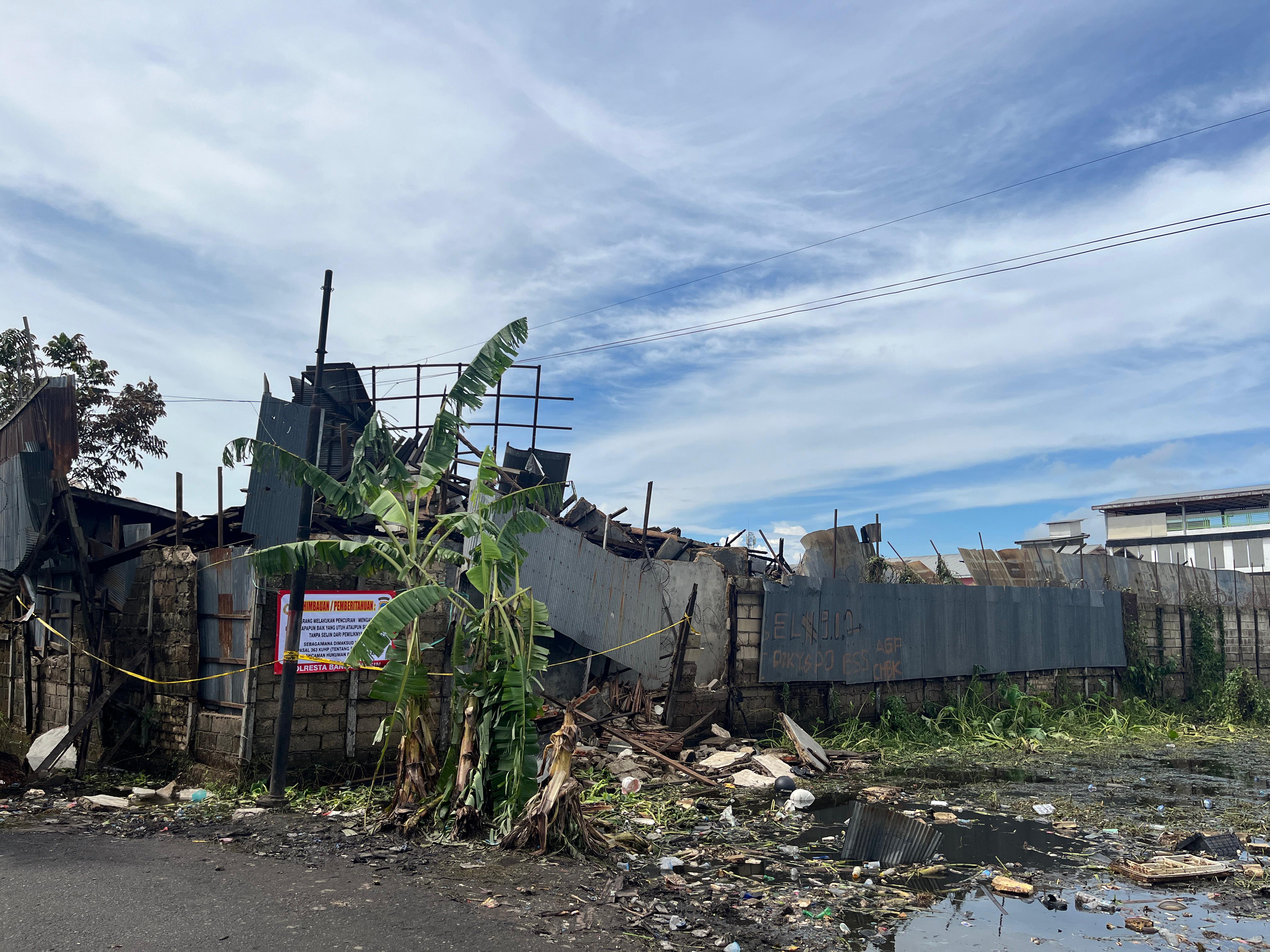 HANGUS: Kondisi gudang Pecah belah Golden 10 Houseware di Jalan Belitung Darat, Banjarmasin, pasca kebakaran.