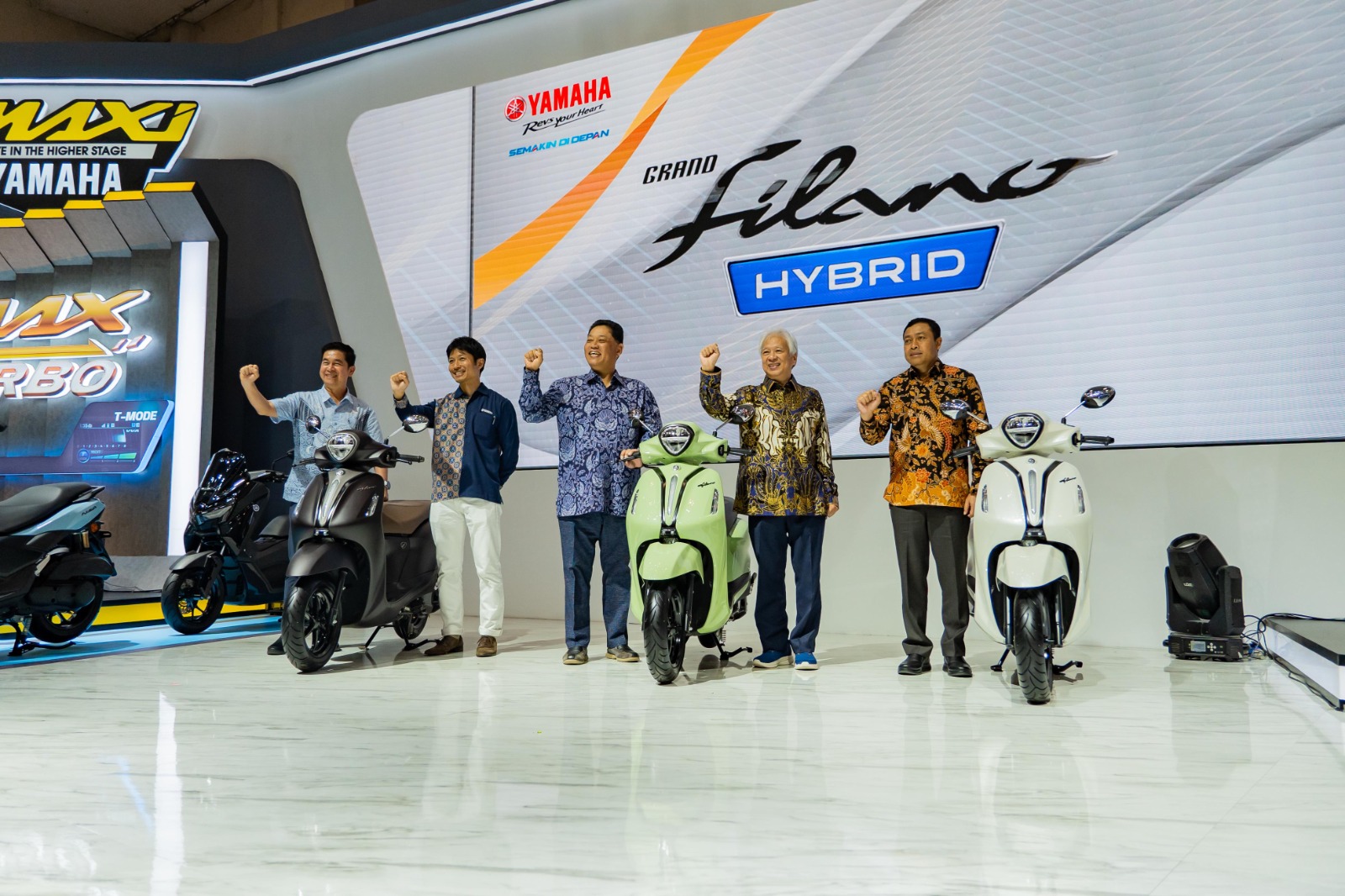 MAKIN STYLISH:Warna baru Yamaha Grand Filano Hybrid yang baru saja diluncurkan di momen IMOS 2024.