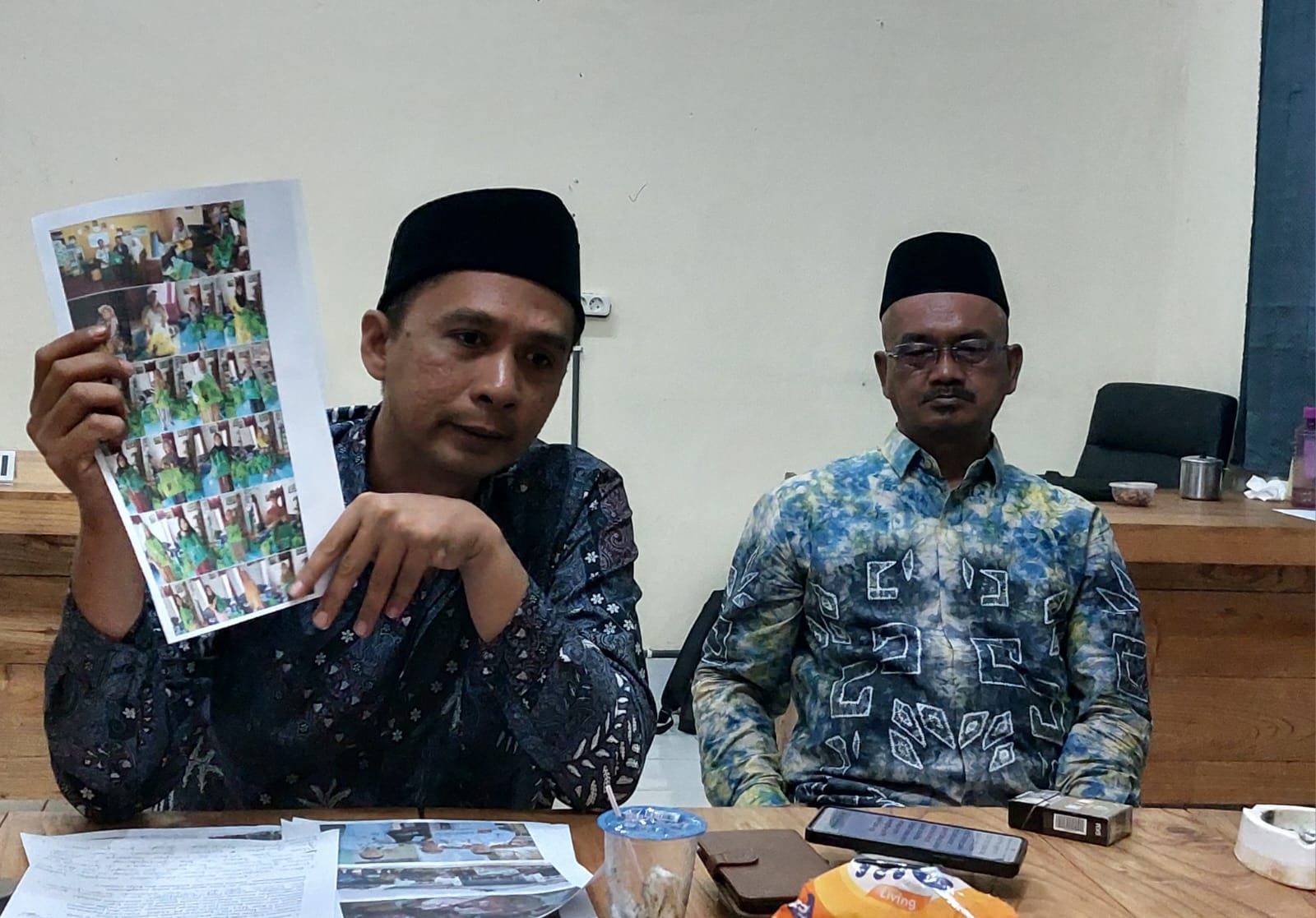 JUMPA PERS: Ketua Baznas HST, Syahruji saat menggelar jumpa pers di Gedung Juang, Kamis (7/11/2024).
