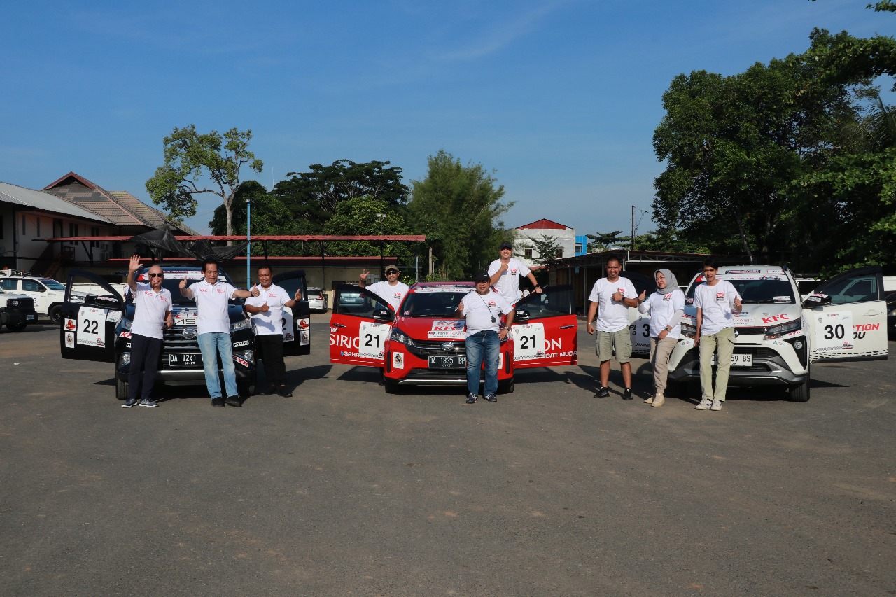 TAMPIL:Team Daihatsu Sport, salah satu tim yang berpartisipasi di Kejurnas Time Rally di Kalsel.(Foto:Adi Wibowo untuk Radar Banjarmasin)