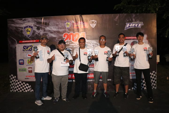 TERBAIK: Hasil membanggakan diraih oleh atlet lokal Kalsel yang meraih prestasi di Kejurnas Time Rally. Foto Adi Wibowo untuk Radar Banjarmasin