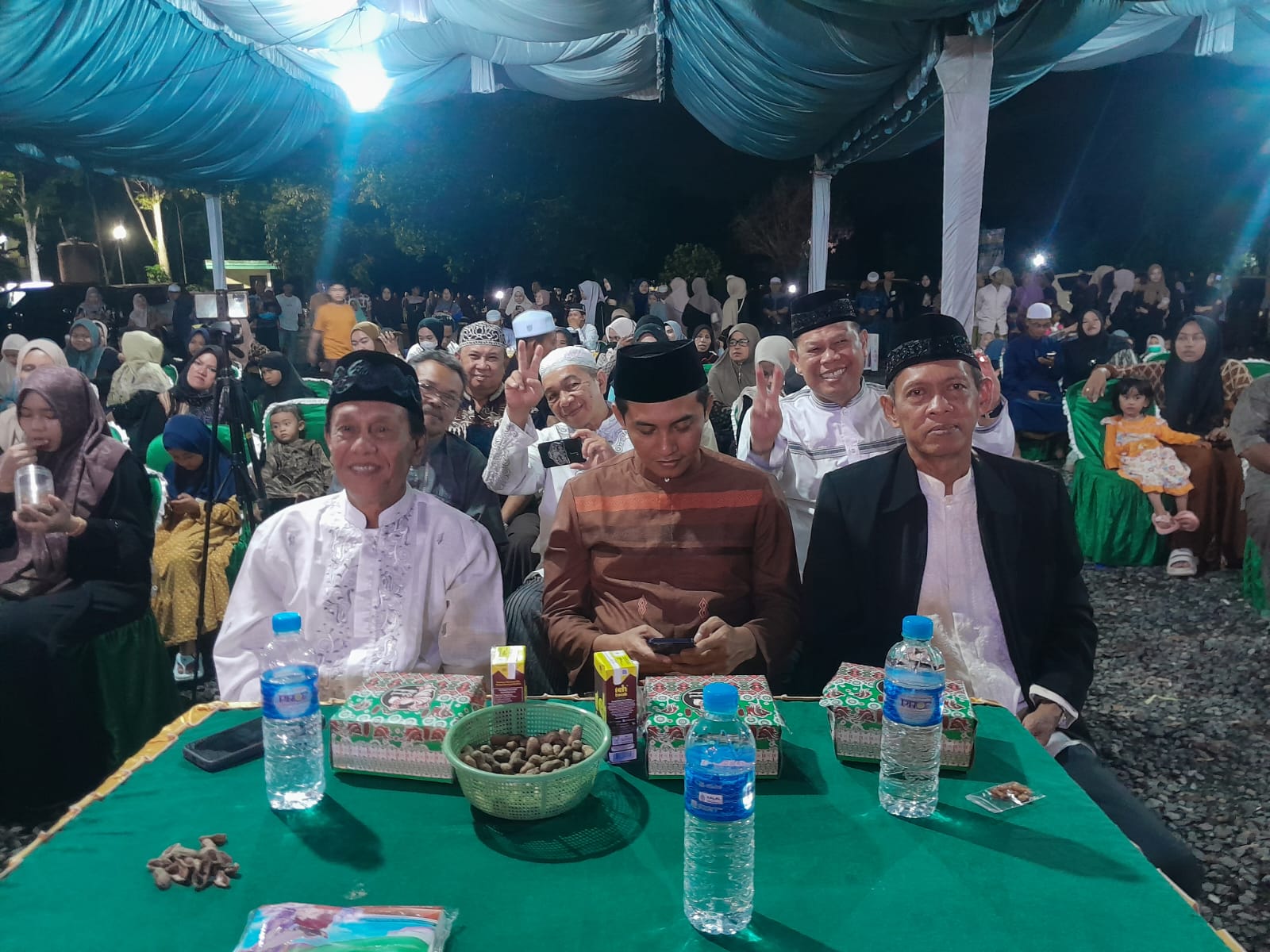 HADIR: Pembina FORSIGAS Tala, H Adriansyah (paling kiri depan) bersama Ikhwan Khariri (tengah) pada lomba hadrah se Kabupaten Tanah Laut