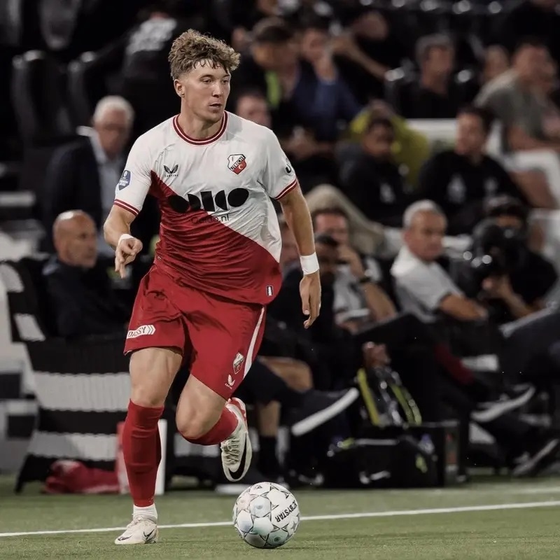 BERMAIN: Ole Romeny saat bermain bersama FC Utrecht. Kini ia sedang menjalani perpindahan kewarganegaraan untuk membela Timnas Indonesia.