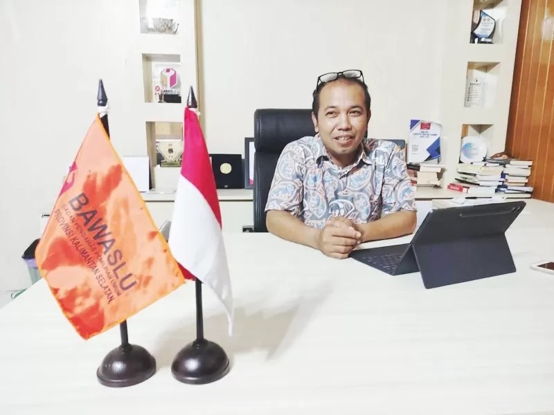 INGATKAN: Ketua Bawaslu Kalsel mengingatkan ada banyak TPS di Kalsel yang rawan terhadap gangguan saat pungut hitung 27 November mendatang.(Foto: Muhammad Oscar Fraby/Radar Banjarmasin)
