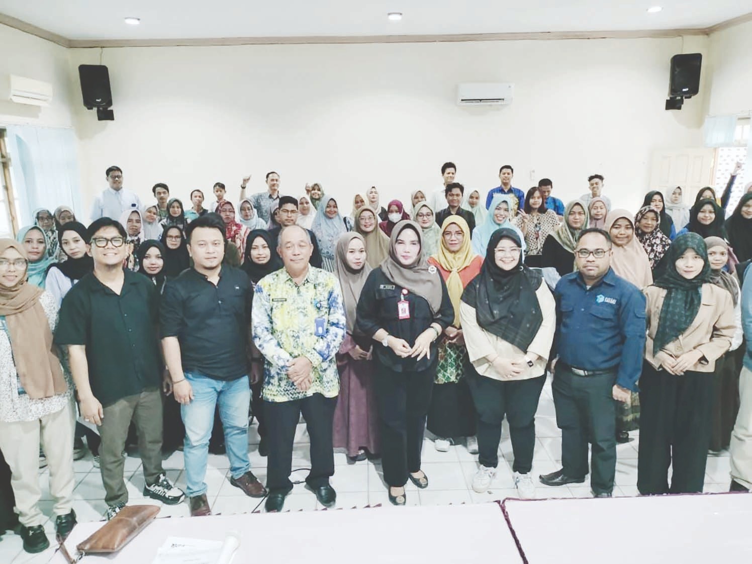 SEMANGAT: Jajaran DKUMPP bersama pelaku UMKM di Kabupaten Banjar usai pelatihan Digital Entrepreneurship Academy. (MC BANJAR UNTUK RADAR BANJARMASIN)