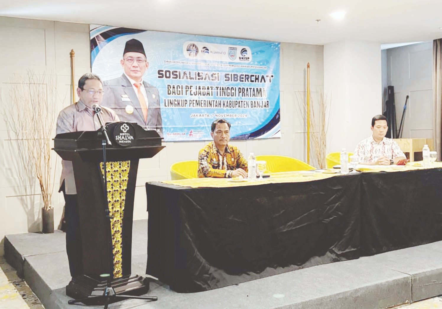 MEMBUKA: Sekda Kabupaten Banjar,HM Hilman menyampaikan sambutan dalam sosialisasi penerapan Aplikasi Siberchat di Jakarta. (MC BANJAR UNTUK RADAR BANJARMASIN)