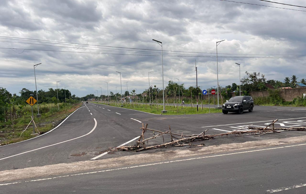 BELUM DIRESMIKAN: Akses jalan baru menuju Bandara Syamsudin Noor yang terhubung langsung dari Jalan A Yani sudah rampung dikerjakan.