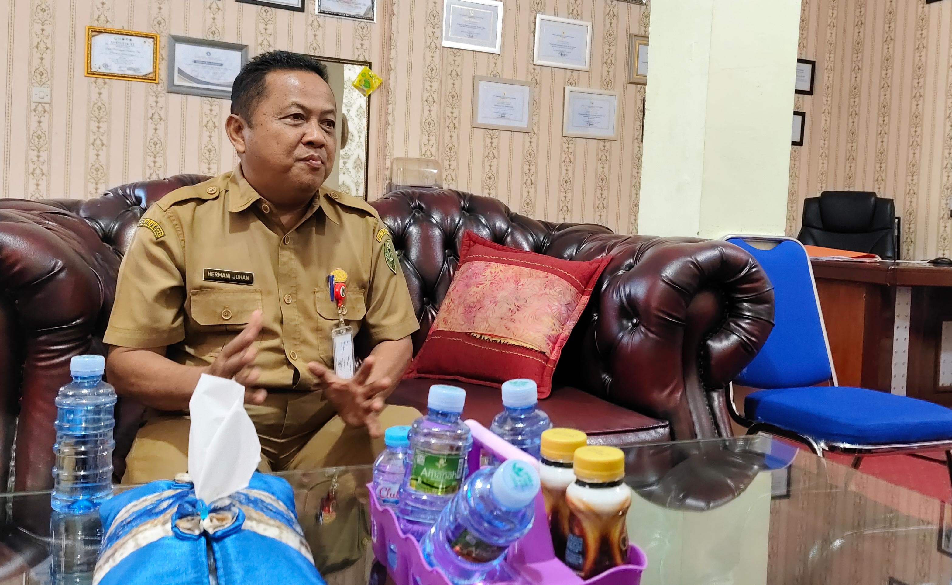 NARASUMBER: Kepala DPPPA HSU Hermani Johan (Foto: M.Akbar/Radar Banjarmasin)