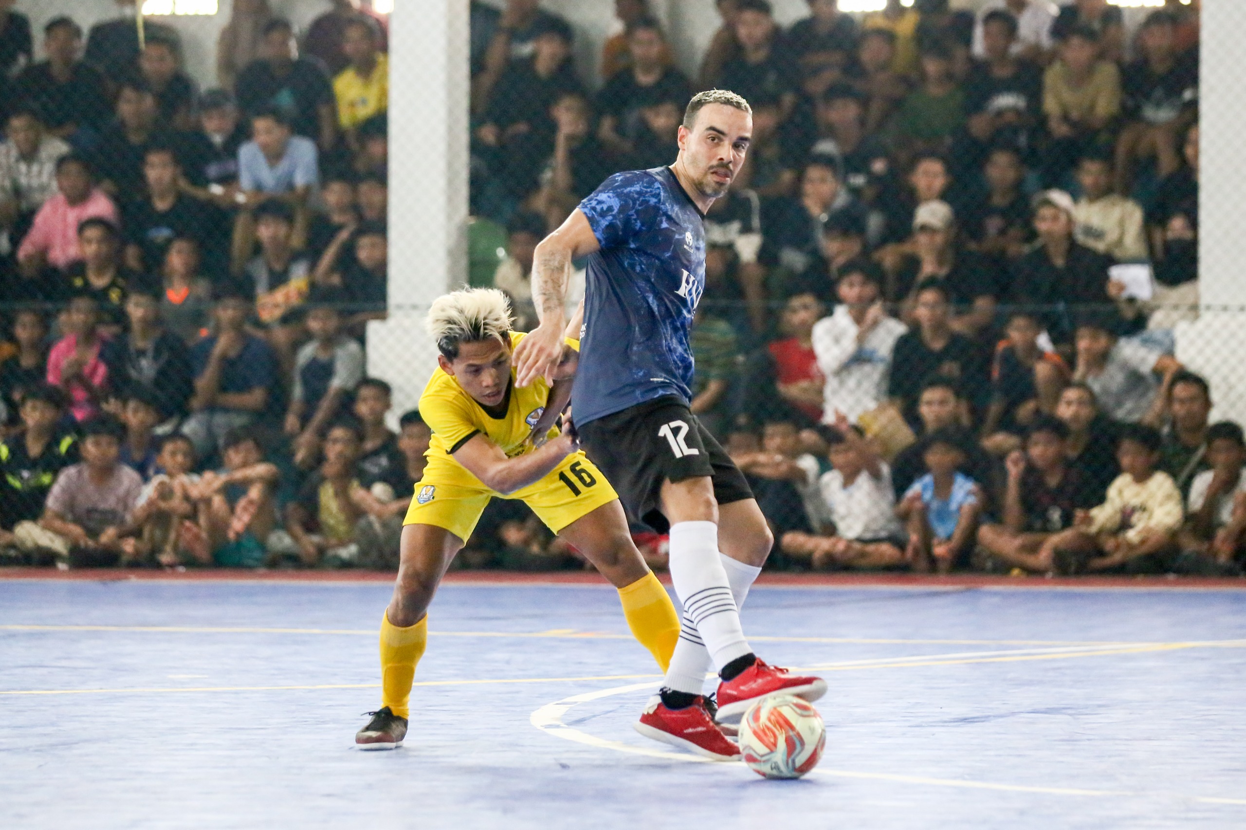 AKSI: Tim Fafage Banua dari Kalsel saat berlaga di salah satu turnamen futsal yang digelar di Banjarmasin. Mereka akan tampil di PFL 2025 di Banjarbaru.(Foto: M Idris Jian Sidik/Radar Banjarmasin)