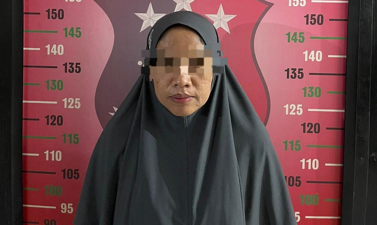 DIAMANKAN:Otak terduga penyelewengan pupuk bersubsidi dan barang bukti diamankan di Polres HST. (Foto:Polres HST untuk Radar Banjarmasin)