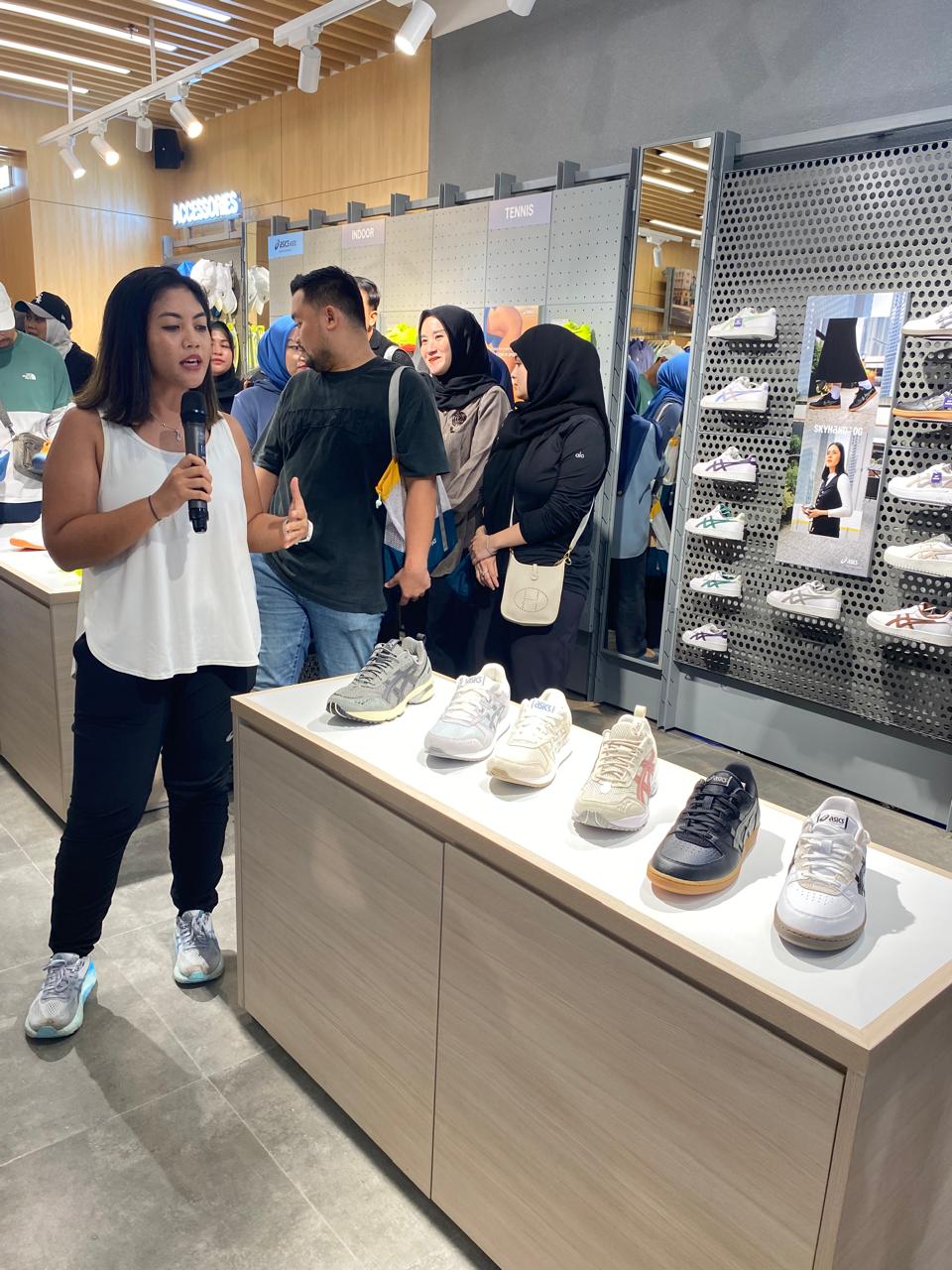 BARU BUKA:Suasana peresmian store ASICS di Duta Mall Banjarmasin, Sabtu (23/11/2024).