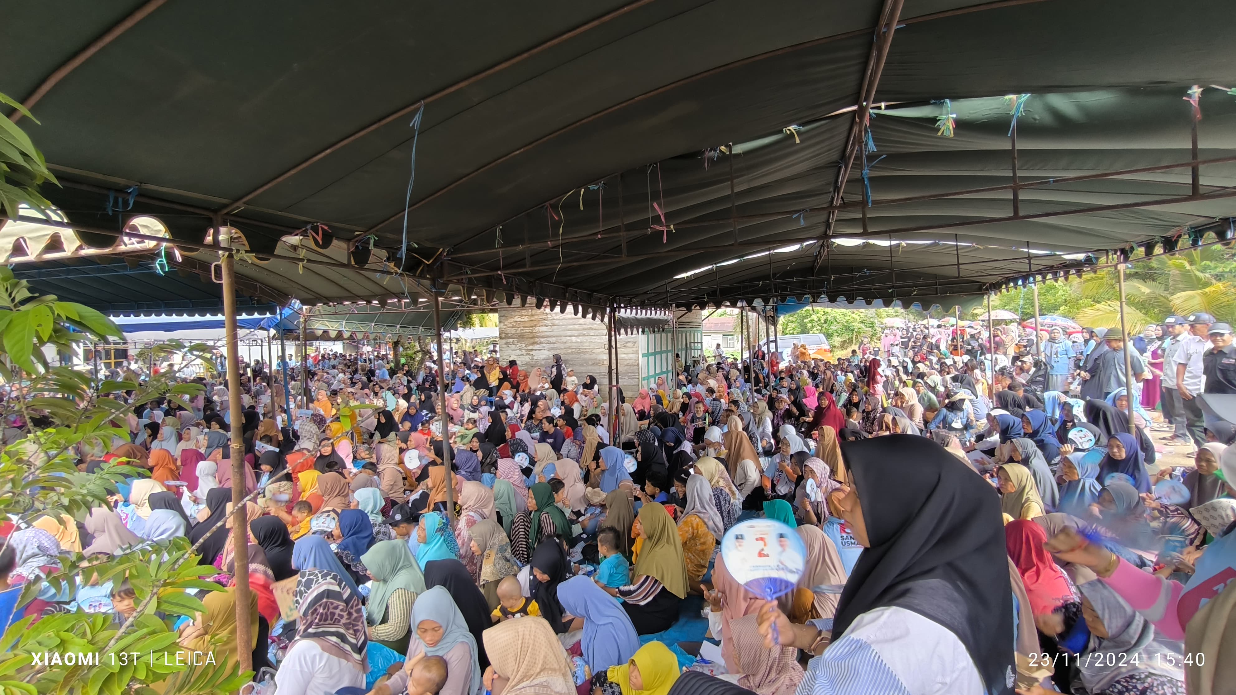 MEMBELUDAK:Ribuan warga Jaro hadiri kampanye Sani-Usman memberikan dukungan, Sabtu (23/11/2024).