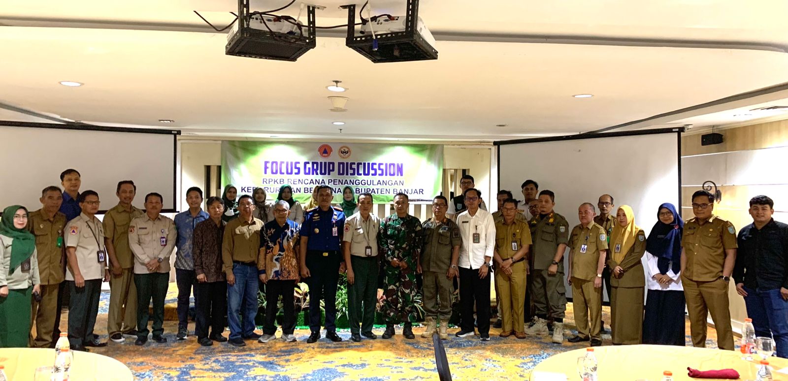 MOMEN: Plt Kalak BPBD Banjar bersama stakholder dan narasumber FGD penyusunan RPKB dan Rekon Tanah Longsor.