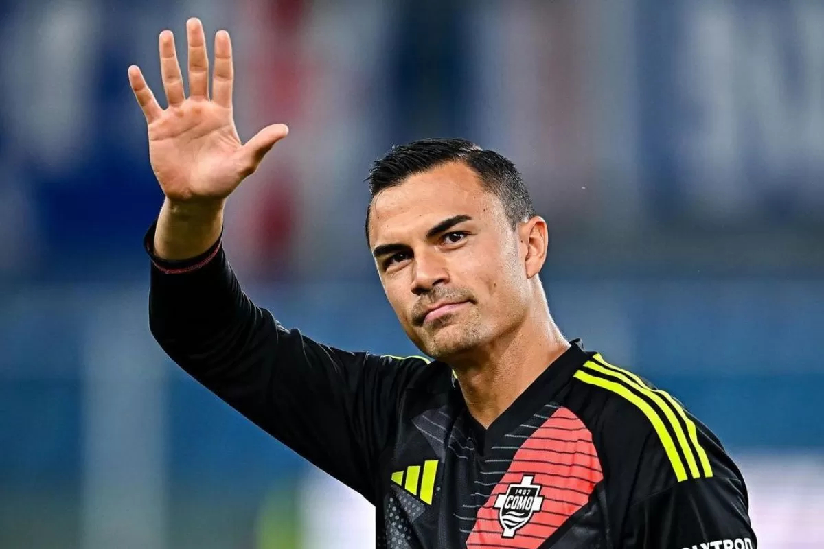 MEMBELA: Emil Audero saat membela Como 1907. Emil kabarnya siap memperkuat Timnas Indonesia. (Foto: Instagram @emil_audero)