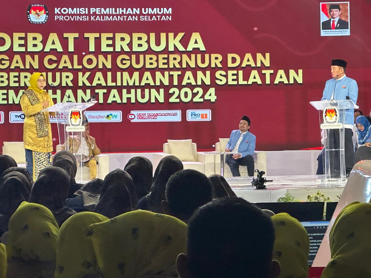 CALON GUBERNUR: Dua calon Gubernur Kalsel saat debat terbuka lalu. Pemungutan suara Rabu 27 November menjadi penentu nasib Kalsel.(Foto: Muhammad Oscar Fraby/Radar Banjarmasin)