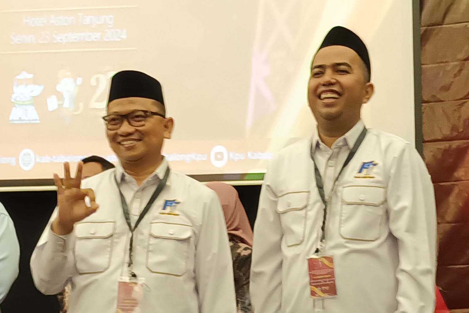 PEMENANG: H Muhammad Noor Rifani dan Habib Taufani Alkaf saat tahapan pengundian nomor urut di kantor KPU Tabalong.