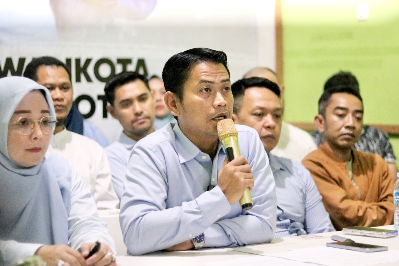 MENANG: Calon Wali Kota Banjarmasin nomor urut 02, Muhammad Yamin, dalam deklarasi kemenangan di kantor DPC Gerindra Banjarmasin, Jalan Sutoyo S, Rabu (27/11) sore.