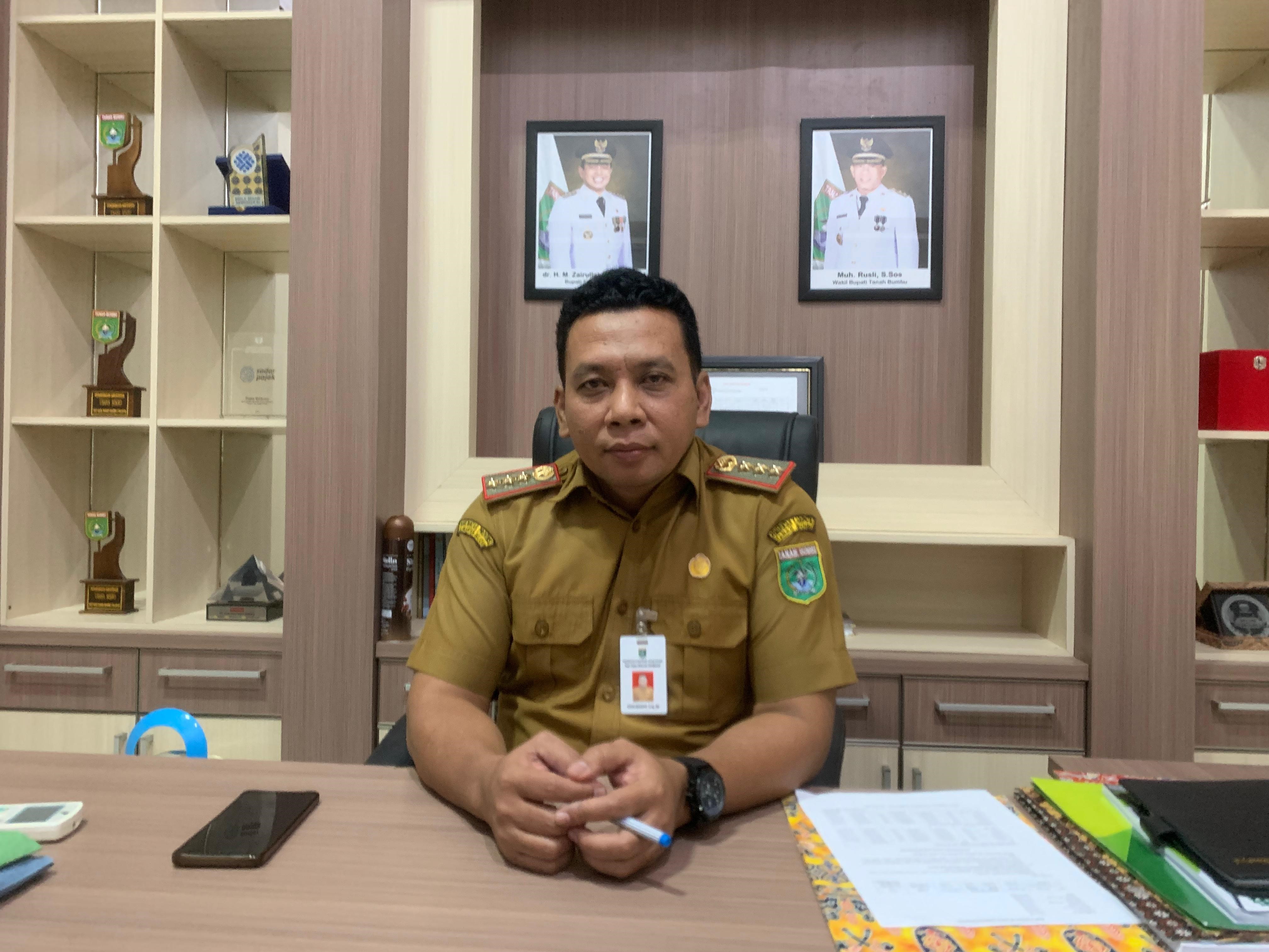WAWANCARA: Kepala Dinas Ketenagakerjaan dan Transmigrasi Tanah Bumbu, Kadri Mandar, usai wawancara mengenai pembangunan BLK berstandar nasional di Tanah Bumbu. (Foto: Zulqarnain/Radar Banjarmasin)