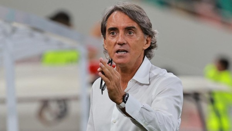 MENYESAL: Roberto Mancini menyesal meninggalkan Timnas Italia untuk melatih Arab Saudi. (Foto: AFP)