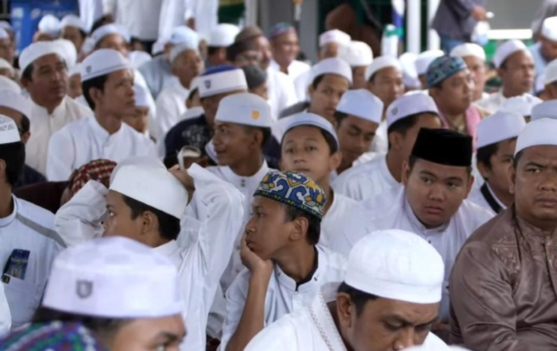 KUMPUL: Warga Banjarmasin hingga luar daerah menghadiri Haul ke-78 Habib Basirih, Sabtu (30/11/2024).