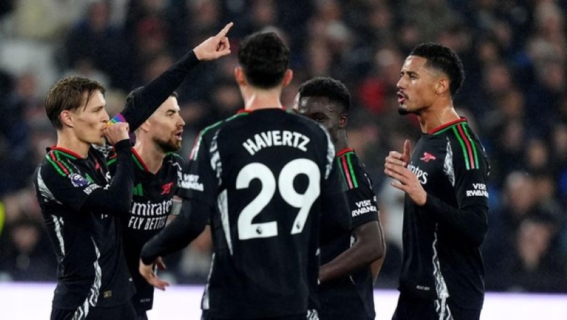 MENANG: Arsenal berhasil meraih kemenangan 5-2 atas West Ham United pada pekan ke-15 Premier League 2024/2025 di London Stadium, Minggu (1/12) dini hari WIB.