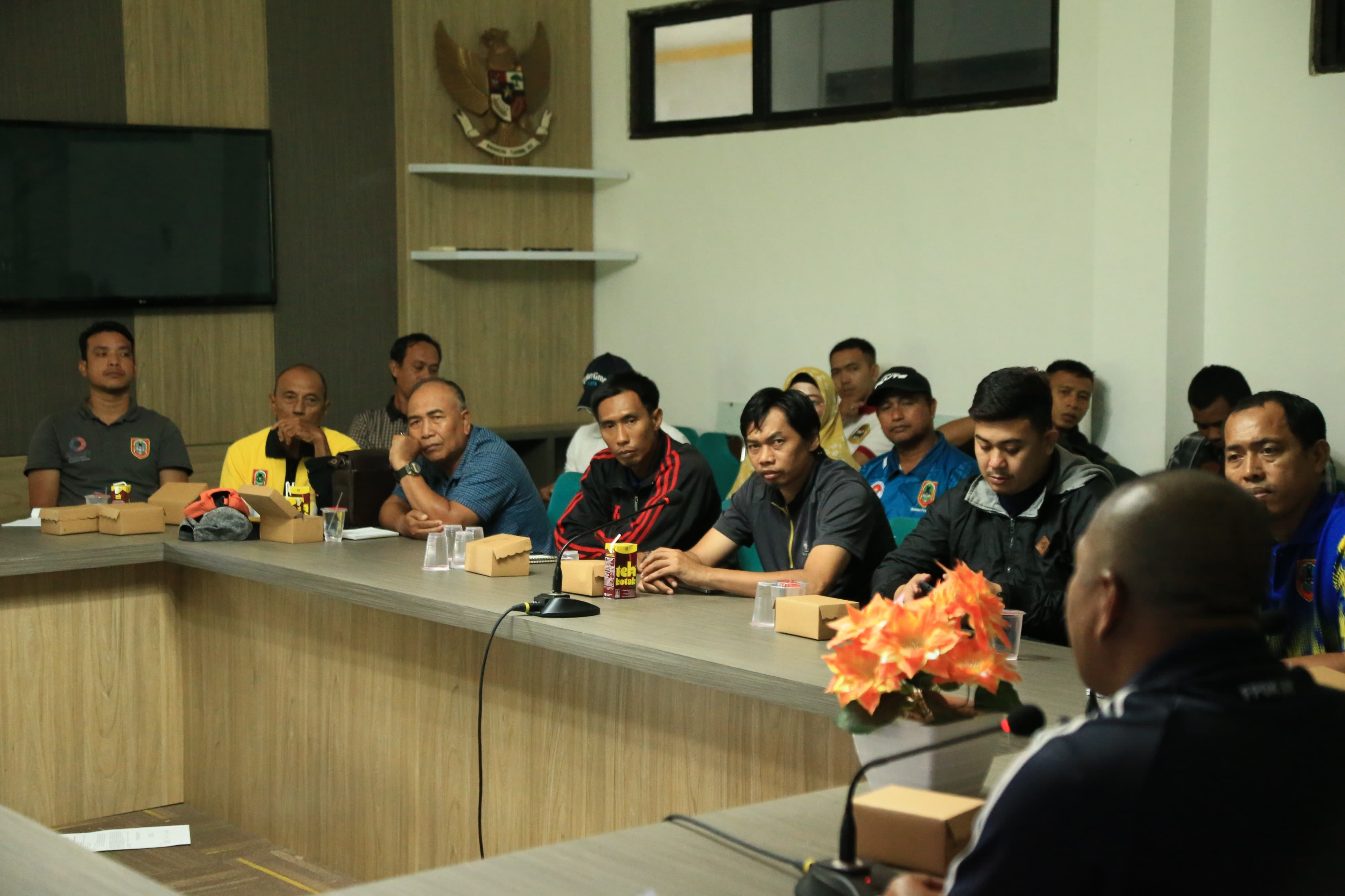 PERTEMUAN: Suasana pertemuan para cabor dengan Dispora Kalsel bersama perwakilan Universitas Pendidikan Indonesia.