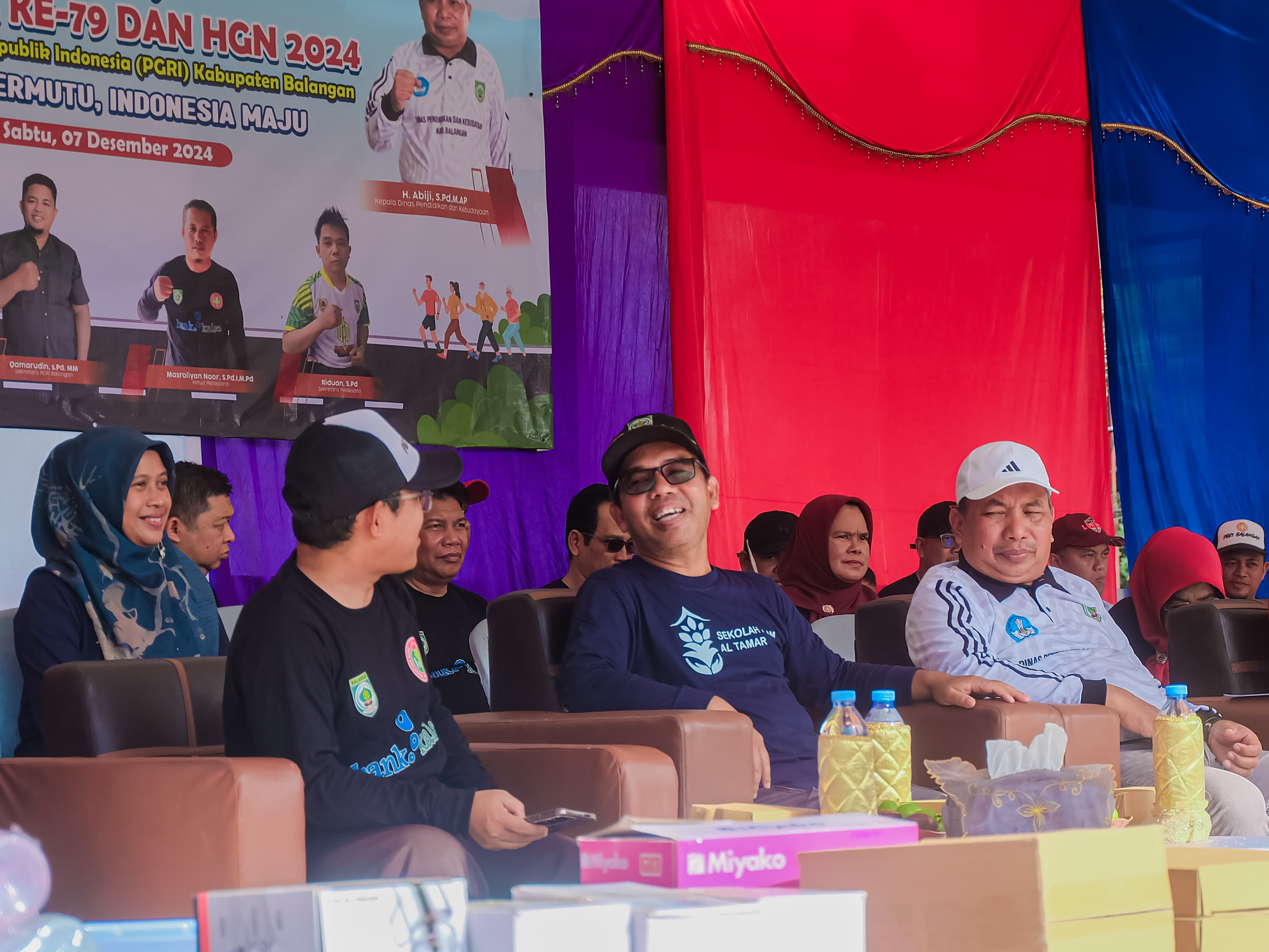 HADIR:Sekretaris DPRD Balangan, H Thamrin menghadiri Jalan Santai di RTH Disporapar Balangan, Sabtu (7/12/2024).