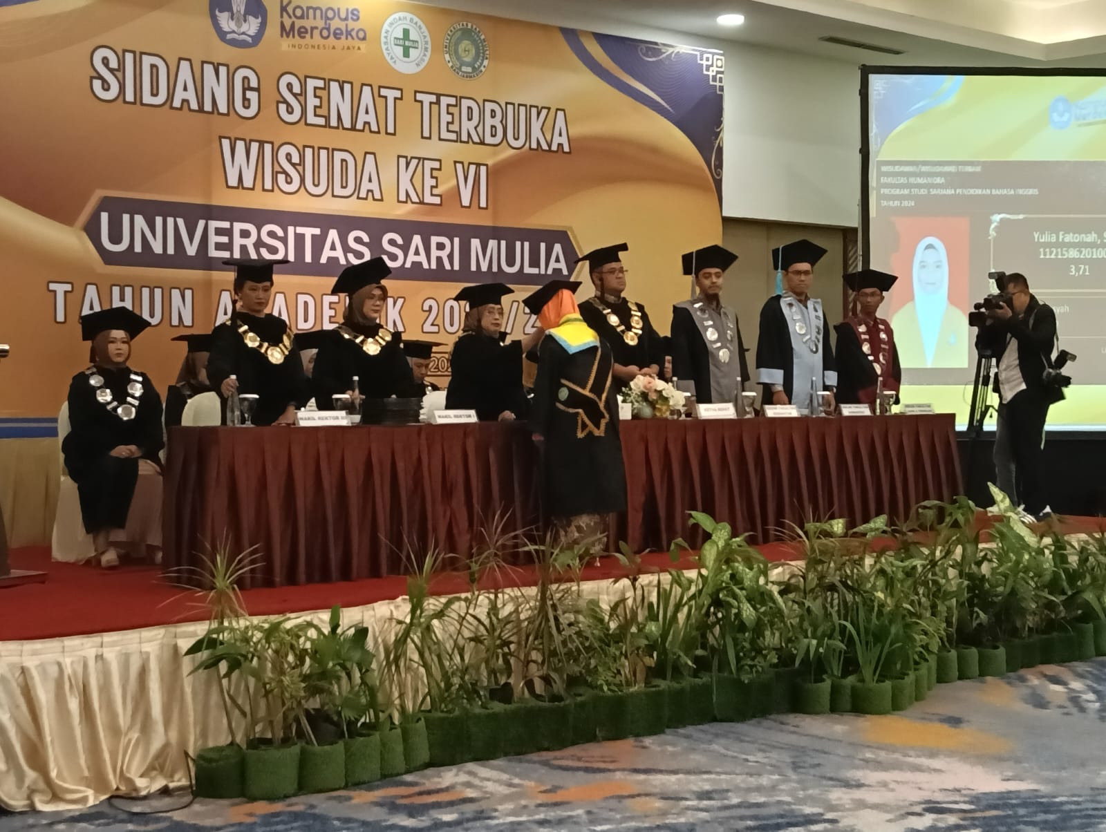 WISUDA:Kegiatan wisuda Universitas Sari Mulia (UNISM) di Rattan Inn Banjarmasin, Selasa (10/12/2024).