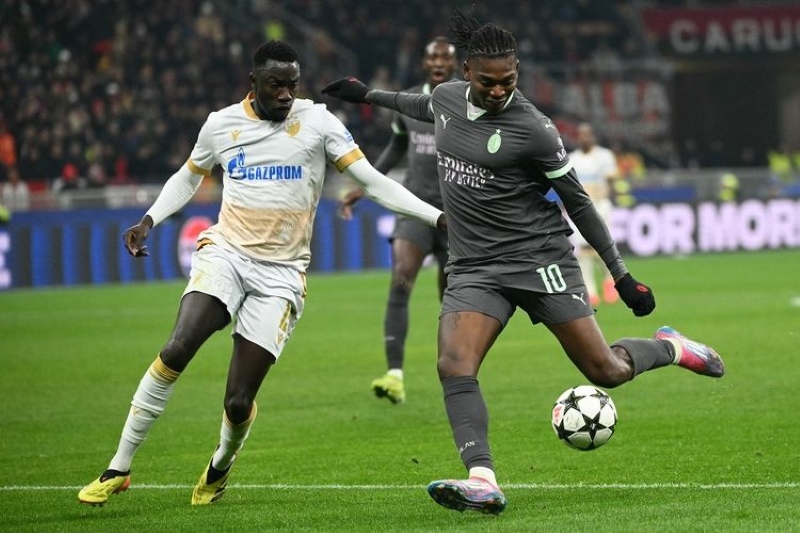 MENCETAK: Penyerang AC Milan Rafael Leao mencetak gol pada pertandingan Liga Champions antara AC Milan vs Red Star Belgrade (Crvena zvezda) di Stadion San Siro, Kamis (12/12) dini hari WIB.
