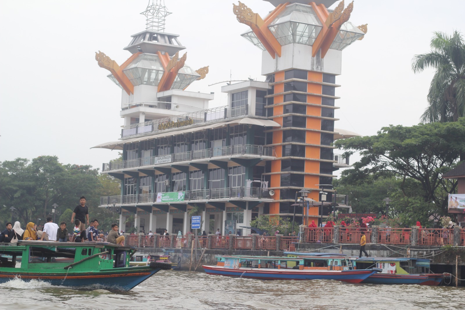 DILENGKAPI LIFT: Setelah bertahun-tahun ditutup, Menara Pandang Banjarmasin di tepian Sungai Martapura akan kembali dibuka.