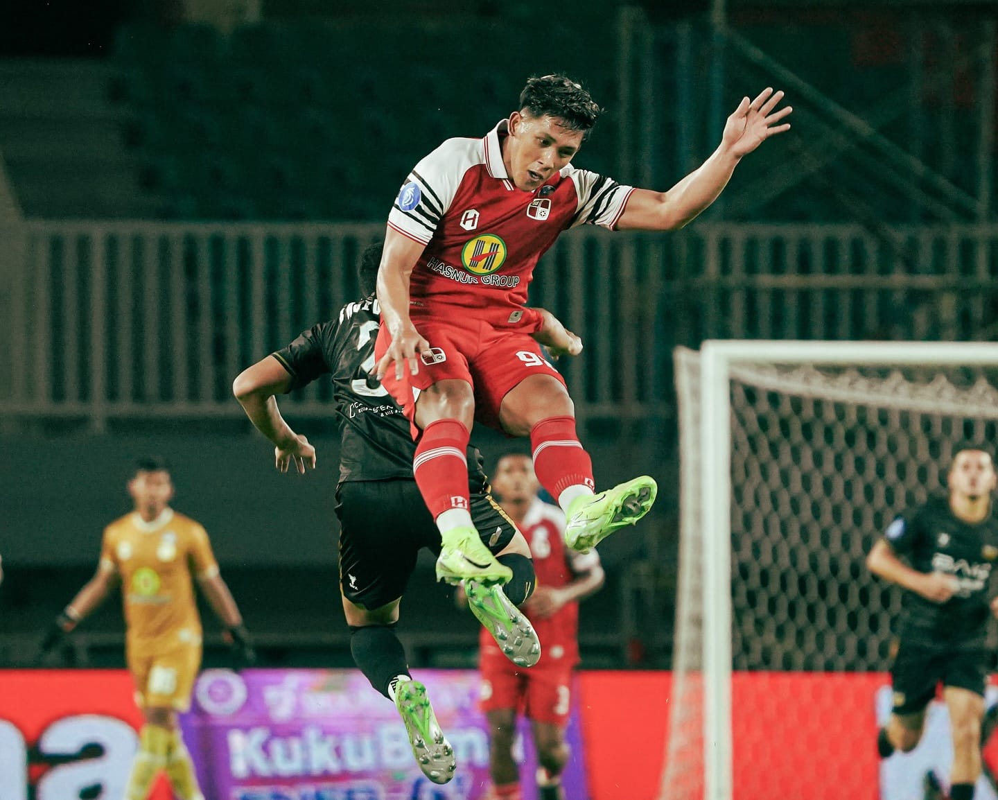 APIK: Aksi punggawa Barito Putera saat berhadapan dengan Dewa United dalam lanjutan Liga 1 2024/2025.
