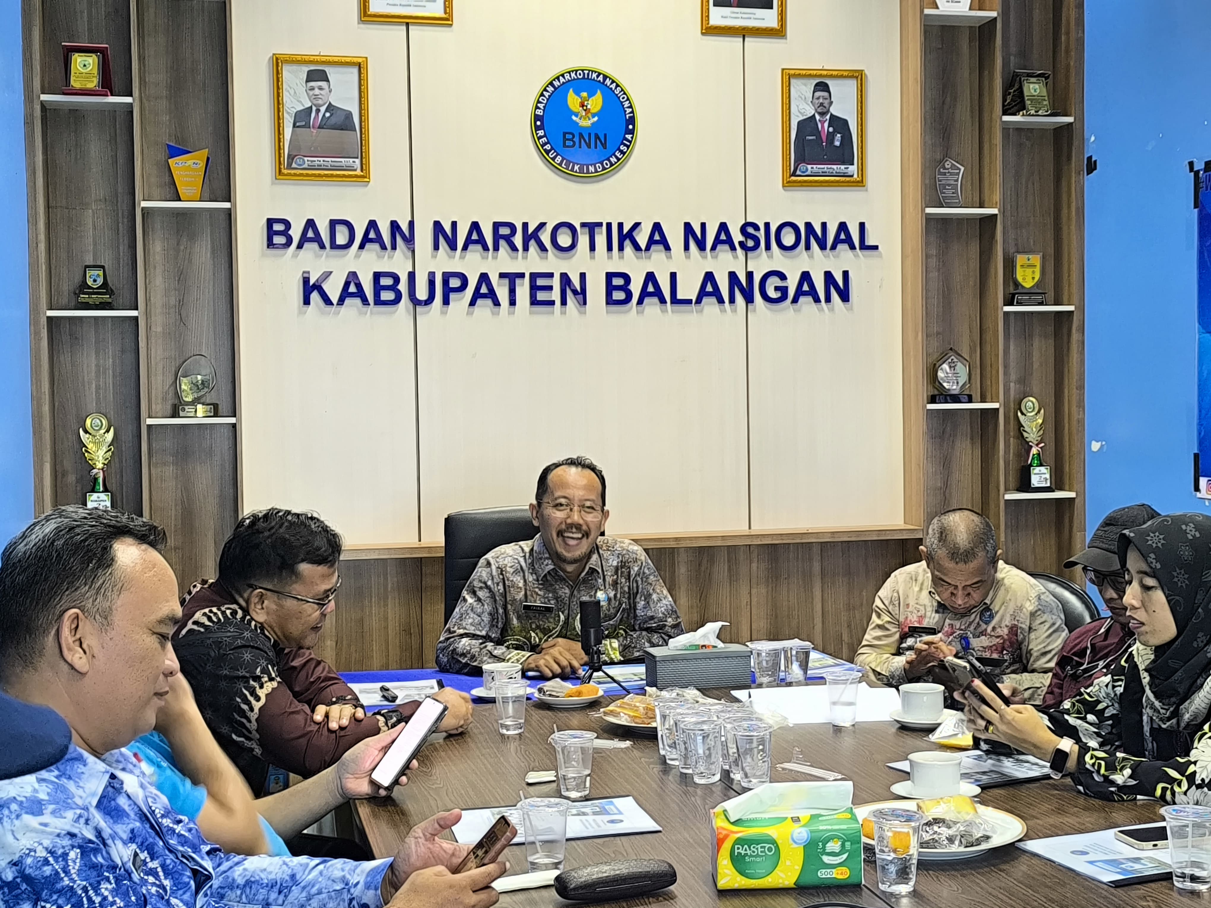 UNGKAP DATA: Kepala BNNK Balangan, M Faisal Sidiq beserta jajaran saat memaparkan capaian tahun 2024, Jum