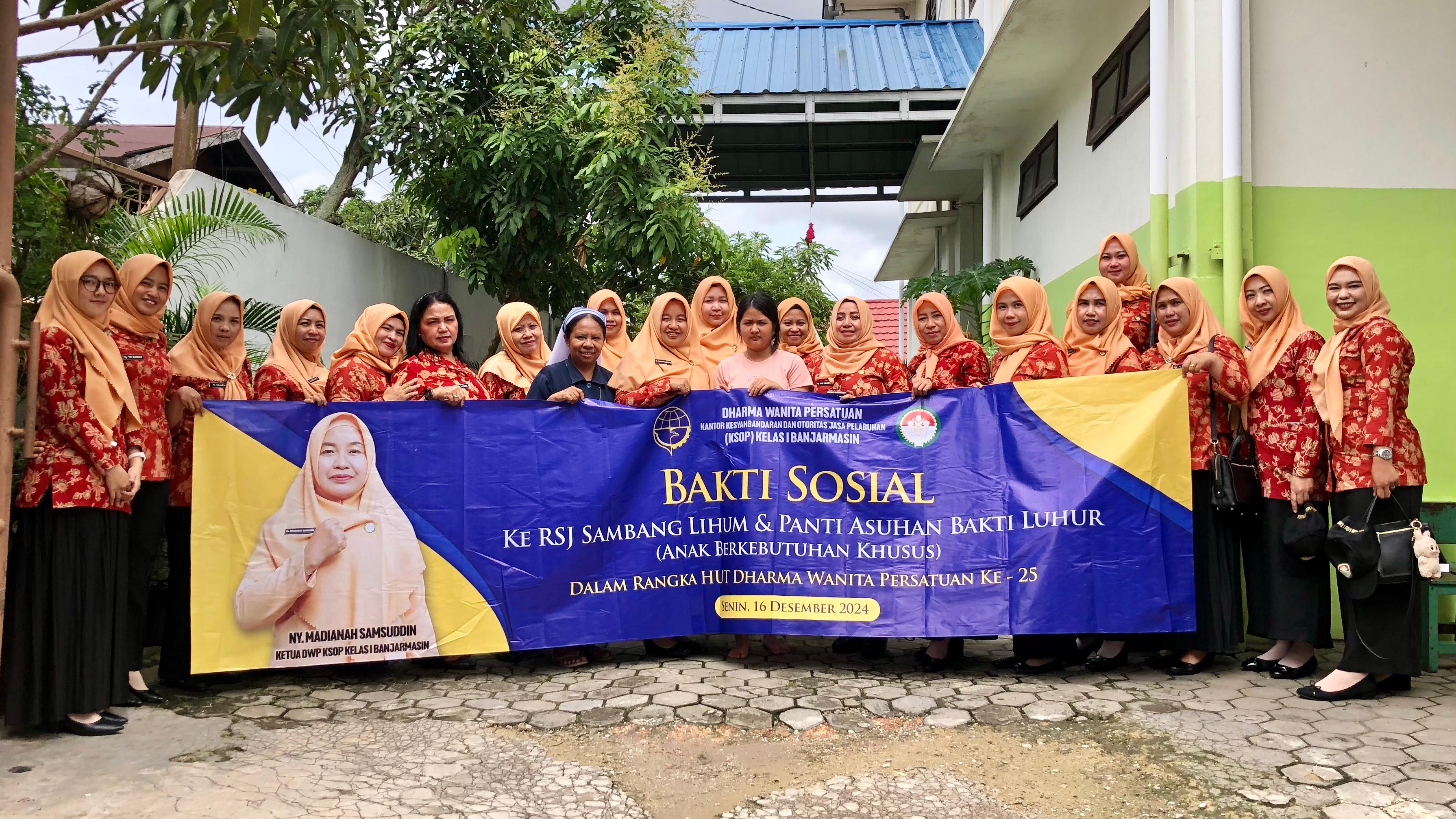 BANTU PANTI:DWP KSOP Kelas I Banjarmasin berkunjung ke Panti Asuhan Bhakti Luhur, Jalan Kompleks Pembangunan I, Banjarmasin Barat.(Foto-foto:Tia Lalita Novitri/Radar Banjarmasin)