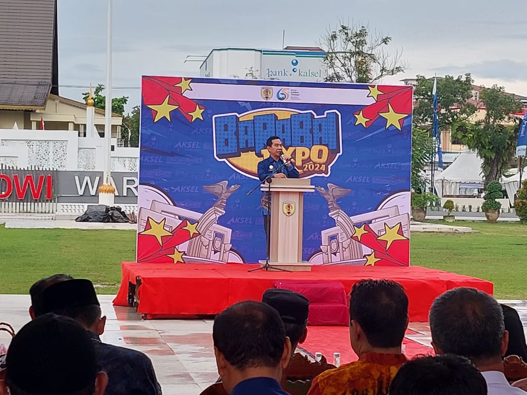 BARABAI EXPO:Staf Ahli Bidang Perekonomian dan Pembangunan, Syahruli membuka Barabai Expo 2024 di Lapangan Dwi Warna Barabai, Rabu (18/12/2024).
