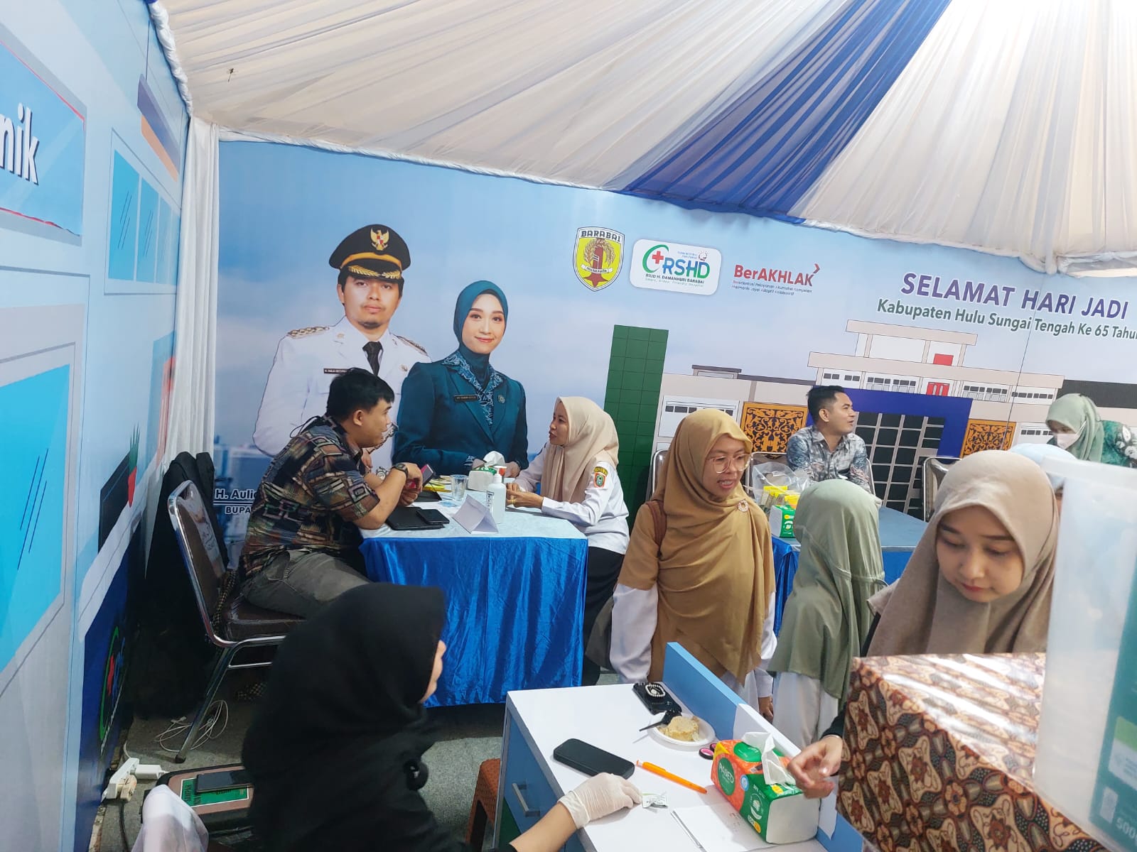 PADAT:Pengunjung memadati stan RSUD H Damanhuri di gelaran Barabai Expo 2024.(Foto: Jamaluddin/Radar Banjarmasin)