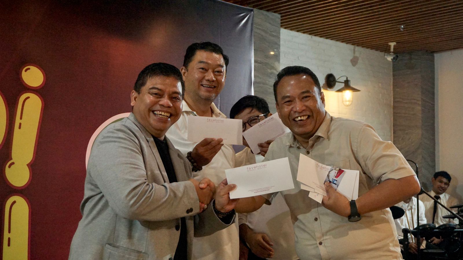 DOORPRIZE &ndash; Member GMC+ yang beruntung mendapatkan doorprize dari Favehotel Banjarbaru berupa voucher menginap, resto, berenang dan spa.