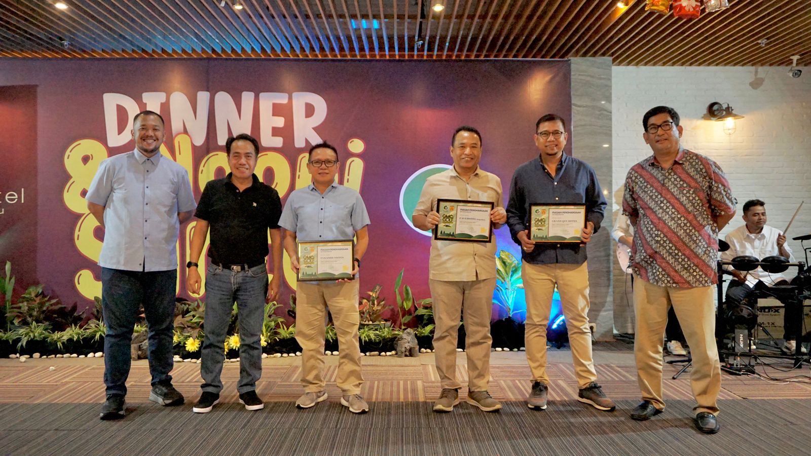 APRESIASI &ndash; Pemberian apresiasi kepada para sponsorship GMC+ Golf Tournament berupa piagam penghargaan.