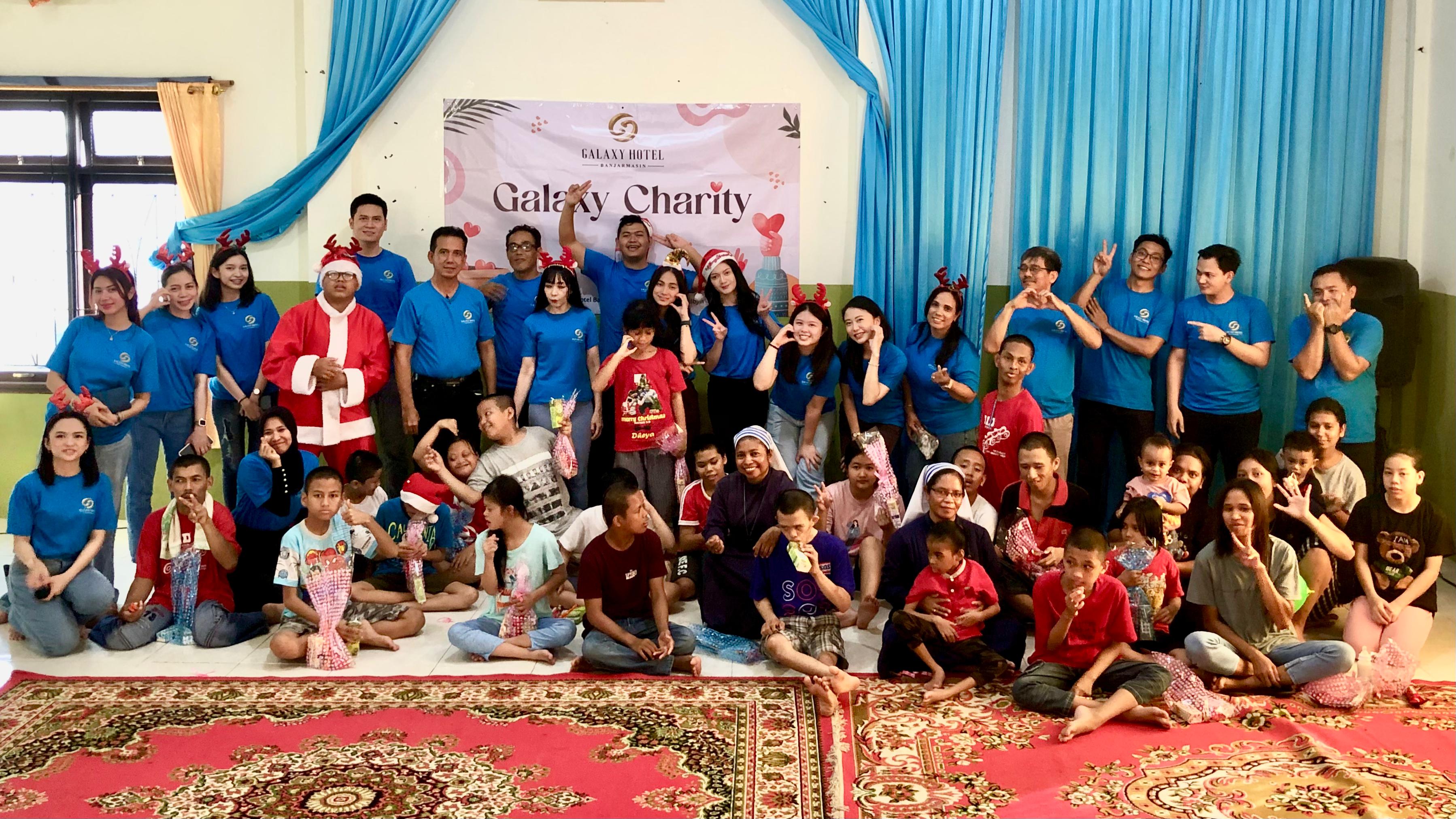 CERIA:Kedatangan tim Galaxy Hotel Banjarmasin membawa kebahagiaan bagi keluarga besar Panti Asuhan Bhakti Luhur.