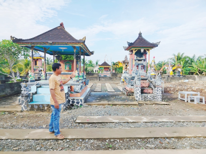 PURA PENATERAN PET: Pura ini dijadikan umat Hindu untuk sembahyang setiap enam bulan sekali.