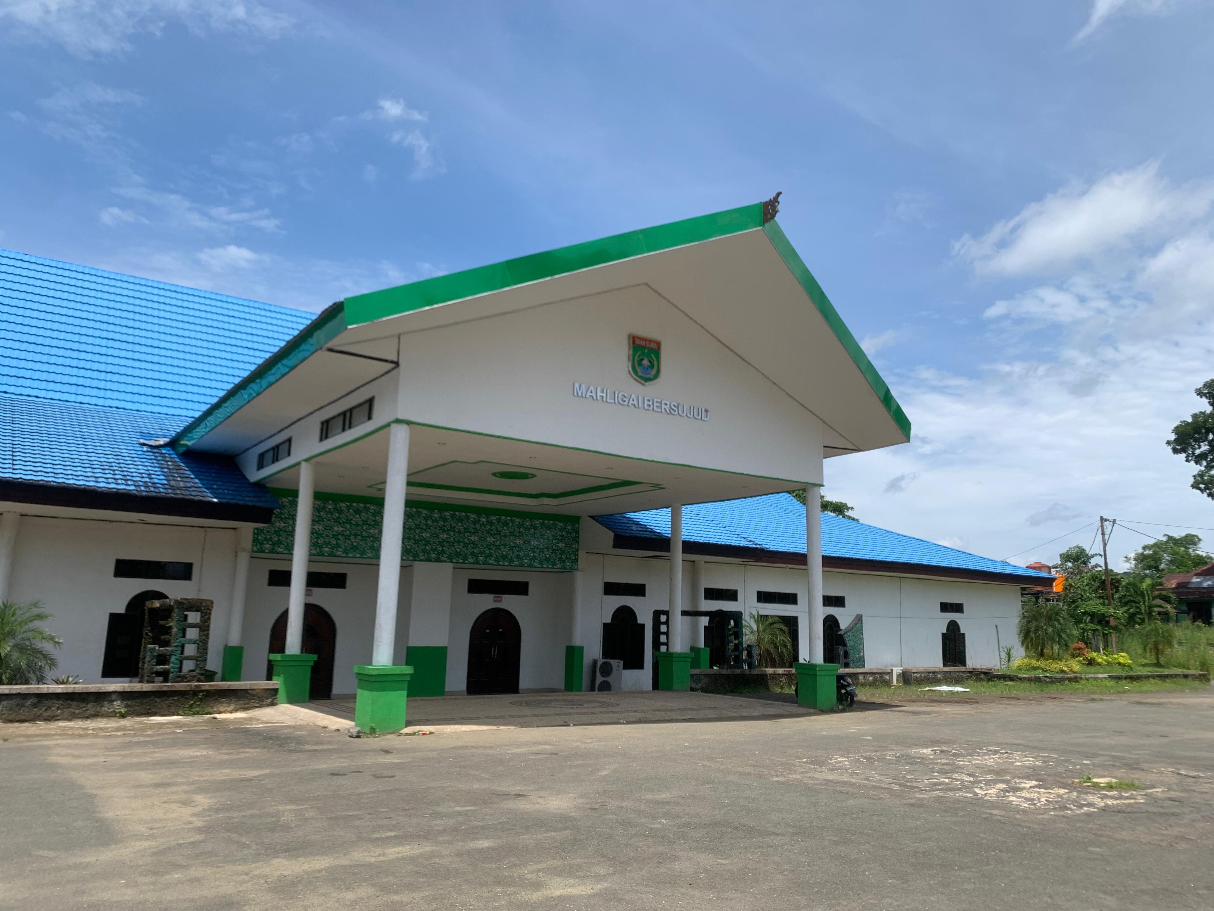 PEMELIHARAAN: Tampak depan Gedung Mahligai Bersujud di Desa Sarigadung, Simpang Empat. BPKAD mengalokasikan Rp1,17 miliar untuk pemeliharaan gedung tersebut. (Foto: Zulqarnain/Radar Banjarmasin)
