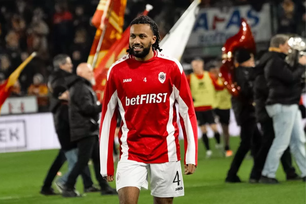 KETURUNAN: Jairo Riedewald bisa jadi salah satu kepingan penting Timnas Indonesia lolos ke Piala Dunia 2026. (Foto: Media Royal Antwerp FC)