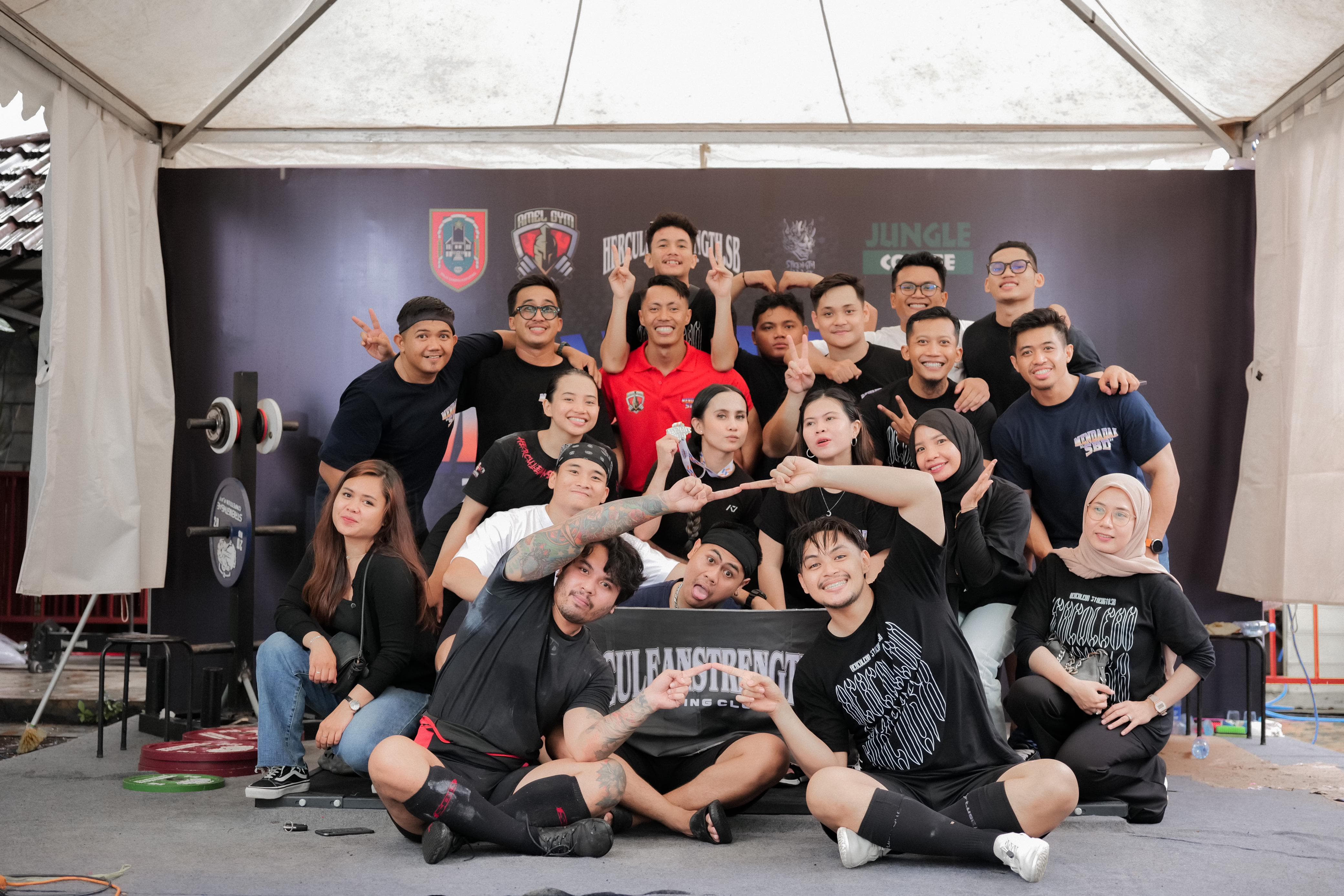 ATLET: Turnamen angkat berat Mendadak SBD sesi kedua memberikan ruang untuk atlet dan non-atlet berkompetisi bersama.