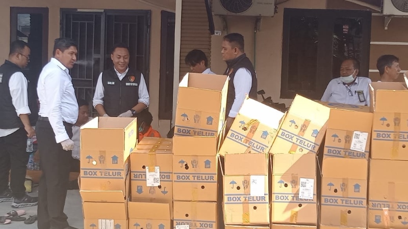 BARANG BUKTI: Limbah B3 dikarduskan dan dikirimkan Polda Kalsel ke Bekasi untuk dimusnahkan sesuai prosedur.